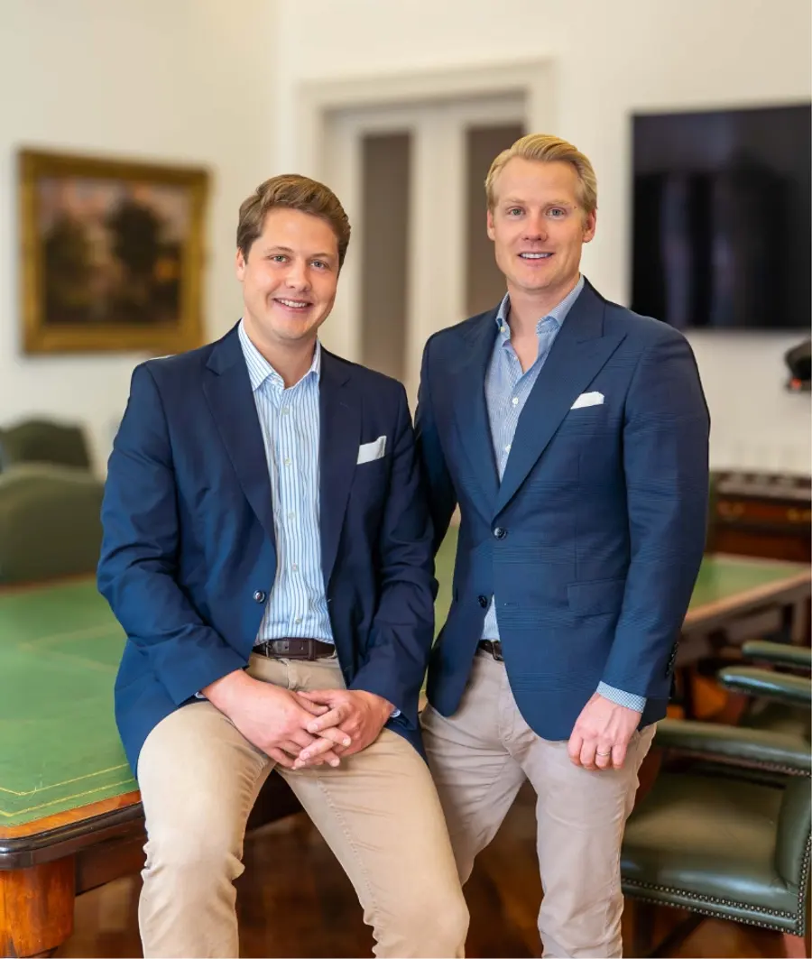 Constantin und Philipp Jakobljevich im Büro von JR Invest